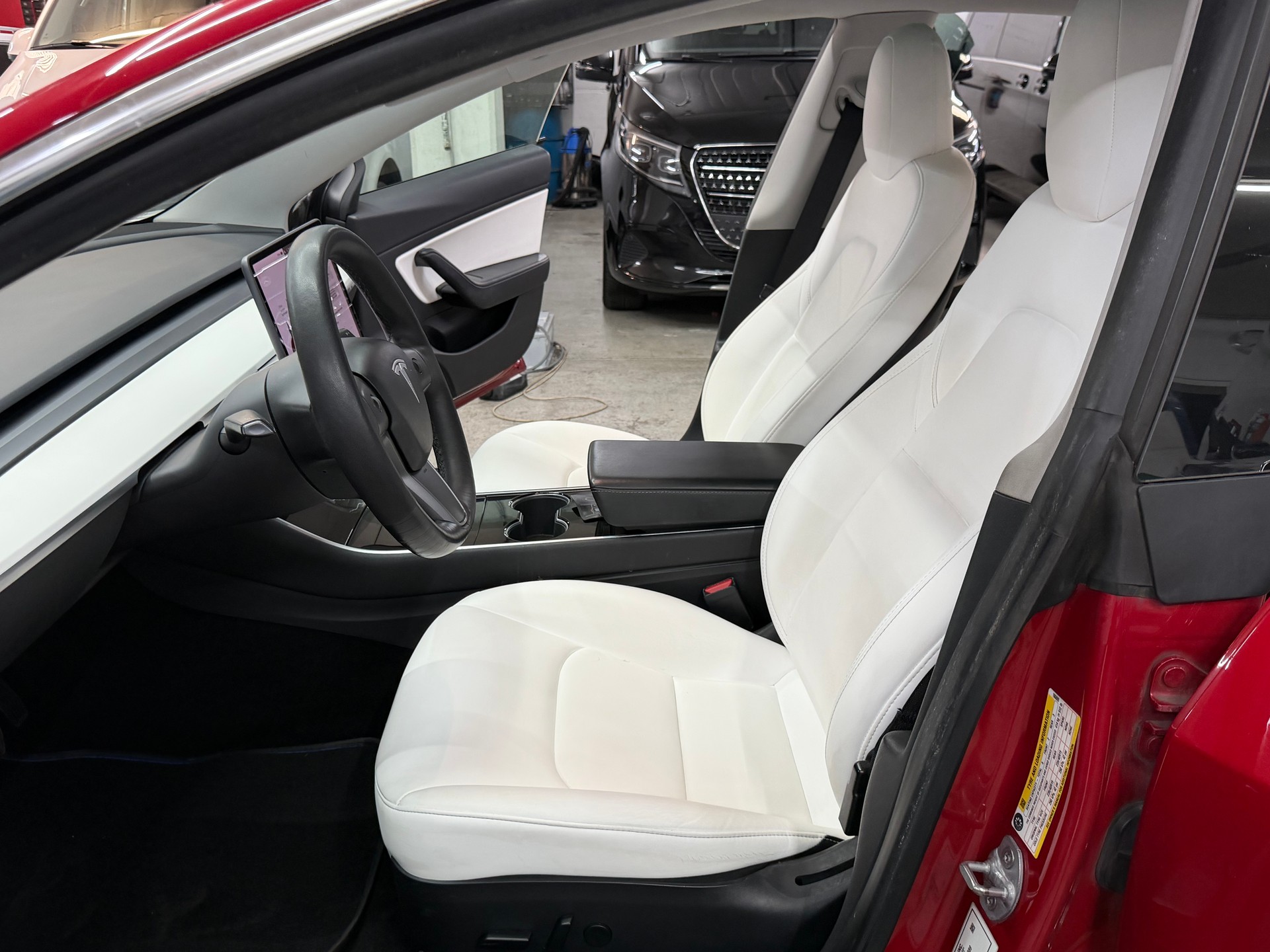 TESLA Model 3 Standard Range Plus-image-11