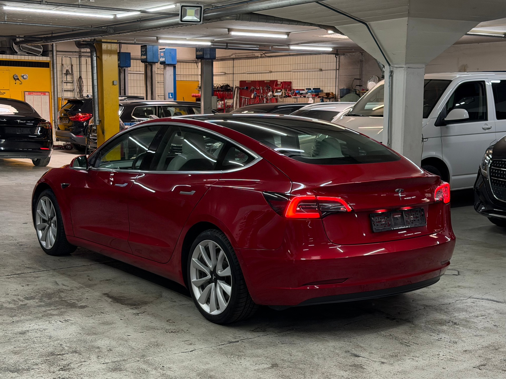 TESLA Model 3 Standard Range Plus-image-5