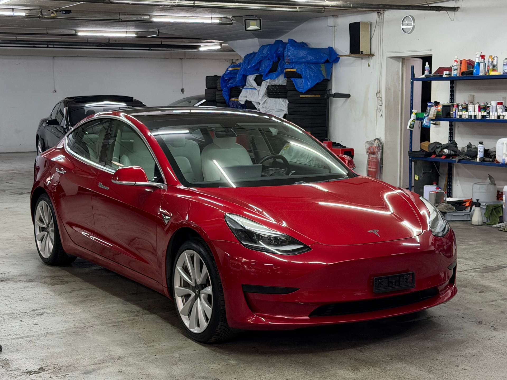 TESLA Model 3 Standard Range Plus-image-2