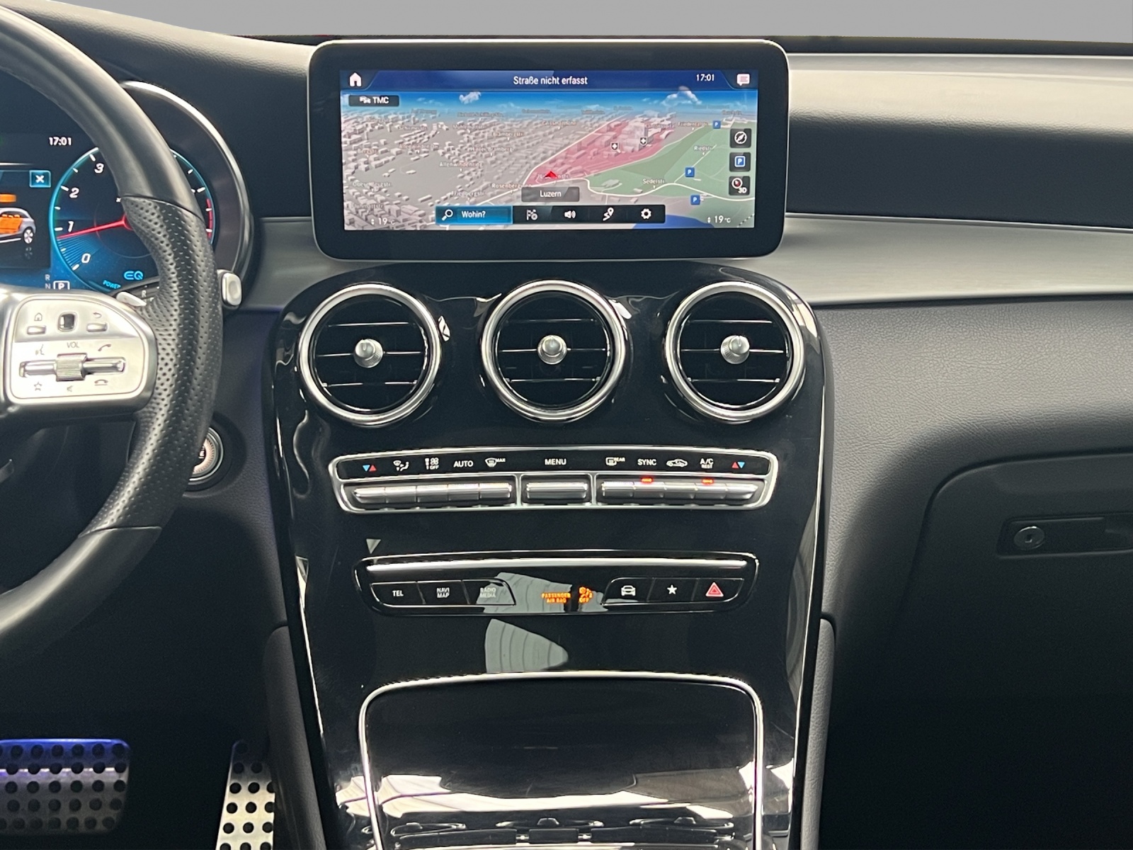 MERCEDES-BENZ GLC 200 AMG Line 4Matic 9G-Tronic-image-11