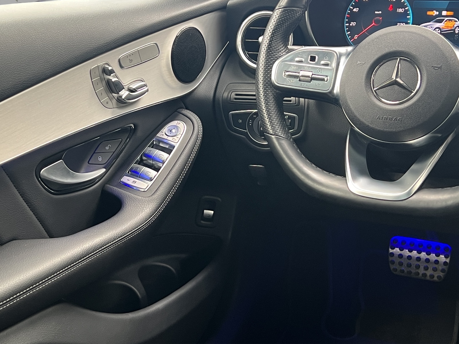 MERCEDES-BENZ GLC 200 AMG Line 4Matic 9G-Tronic-image-12