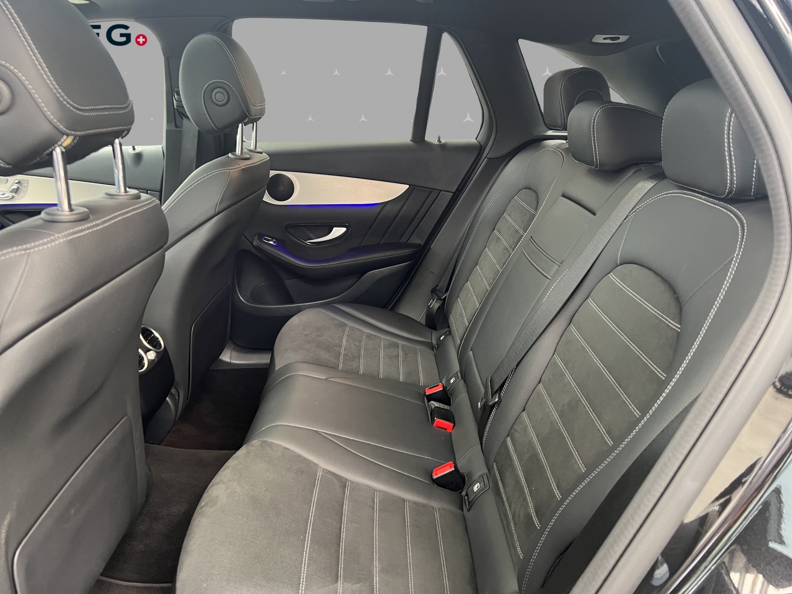 MERCEDES-BENZ GLC 200 AMG Line 4Matic 9G-Tronic-image-13