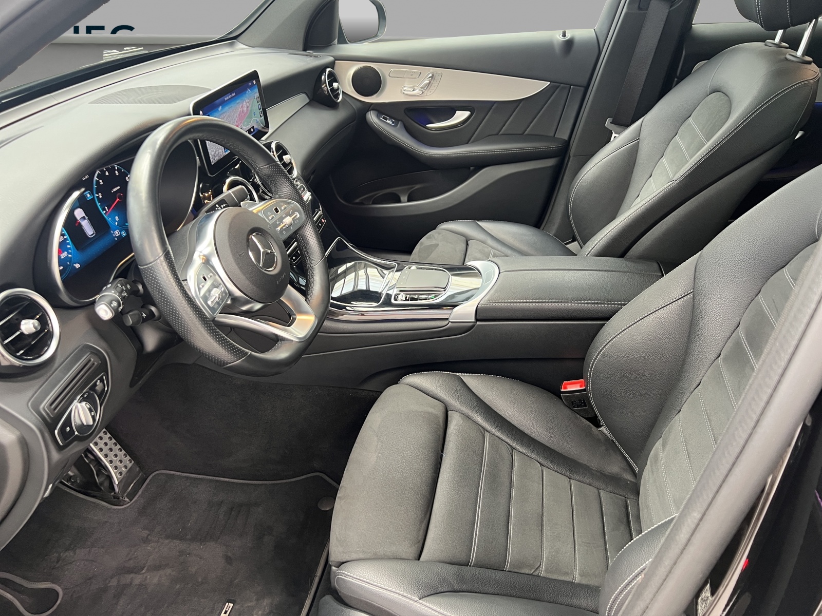 MERCEDES-BENZ GLC 200 AMG Line 4Matic 9G-Tronic-image-7
