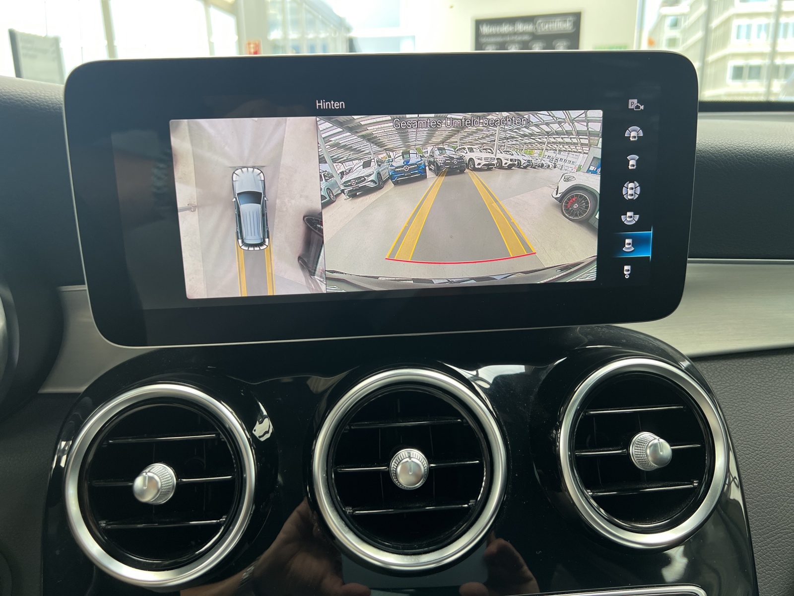 MERCEDES-BENZ GLC 200 AMG Line 4Matic 9G-Tronic-image-15
