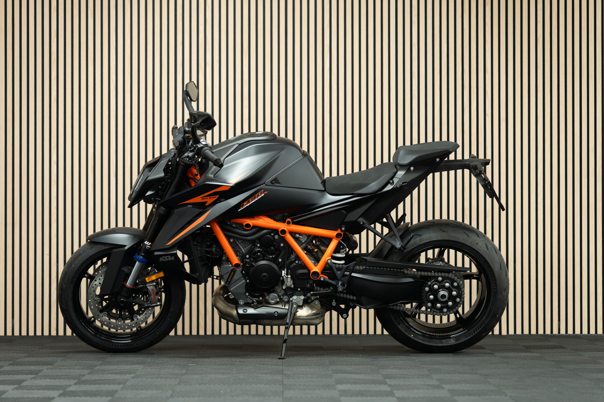 KTM 1390 Super Duke R EVO-showroom-element-1