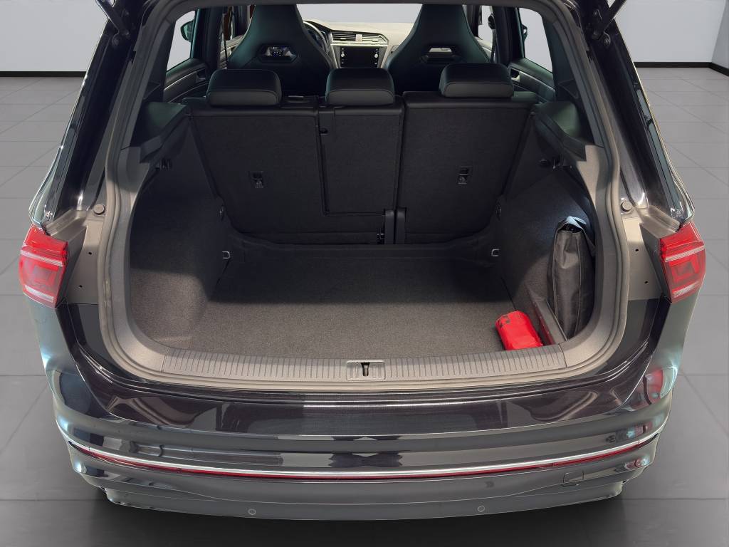 VW Tiguan 2.0TSI R 4Motion DSG-image-11