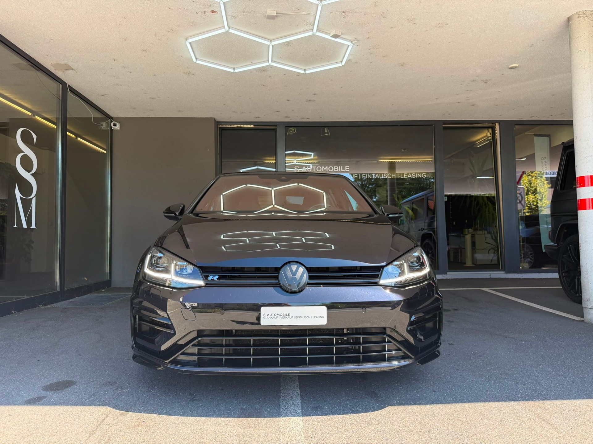 VW Golf 2.0 TSI R *Akrapovic* *Rear View* *ACC* 4Motion DSG-image-1