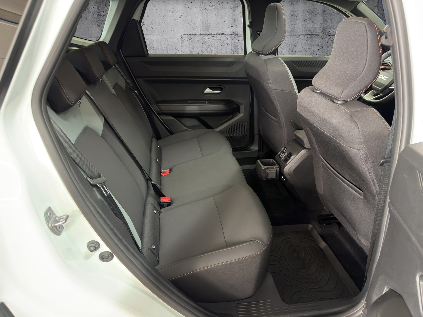 DACIA Bigster TCe 130 48V Extreme 4x4 *mit Anhängerkupplung*-image-25