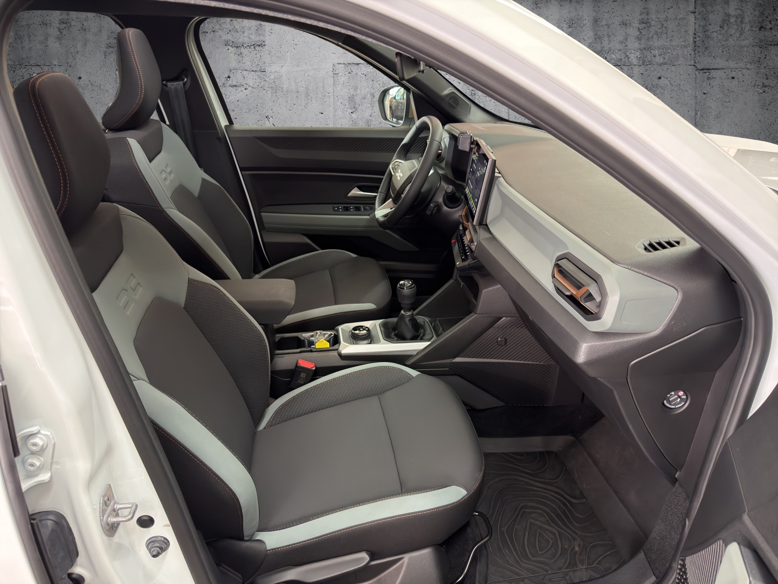 DACIA Bigster TCe 130 48V Extreme 4x4 *mit Anhängerkupplung*-image-23