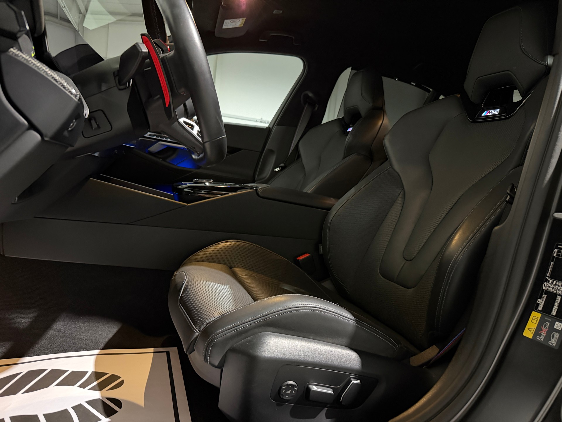 BMW M5 xDrive / CH-Fahrzeug inkl. Werksgarantie 02/2029 / PPF Folie ab Werk / Carbon Pack-image-14