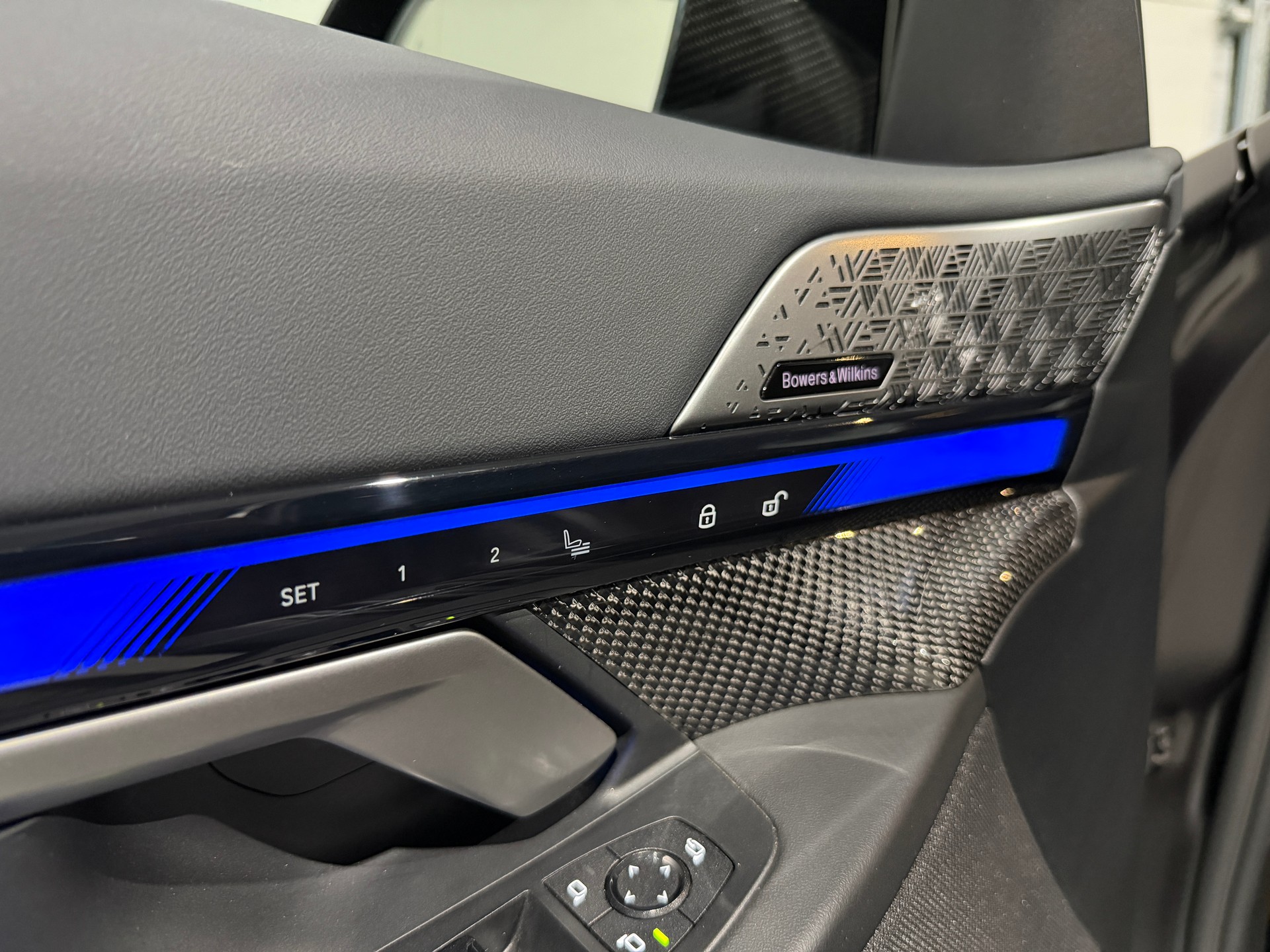 BMW M5 xDrive / CH-Fahrzeug inkl. Werksgarantie 02/2029 / PPF Folie ab Werk / Carbon Pack-image-18