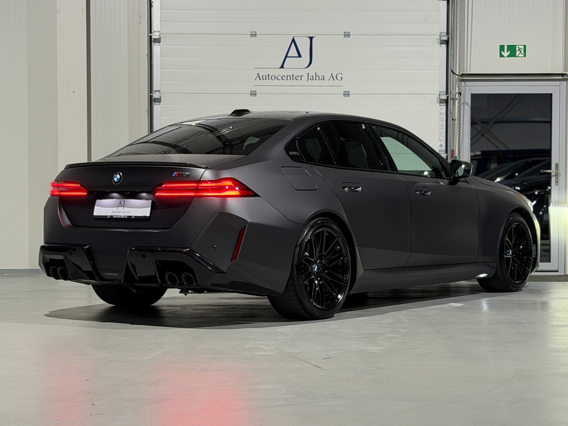 BMW M5 xDrive / CH-Fahrzeug inkl. Werksgarantie 02/2029 / PPF Folie ab Werk / Carbon Pack-image-6