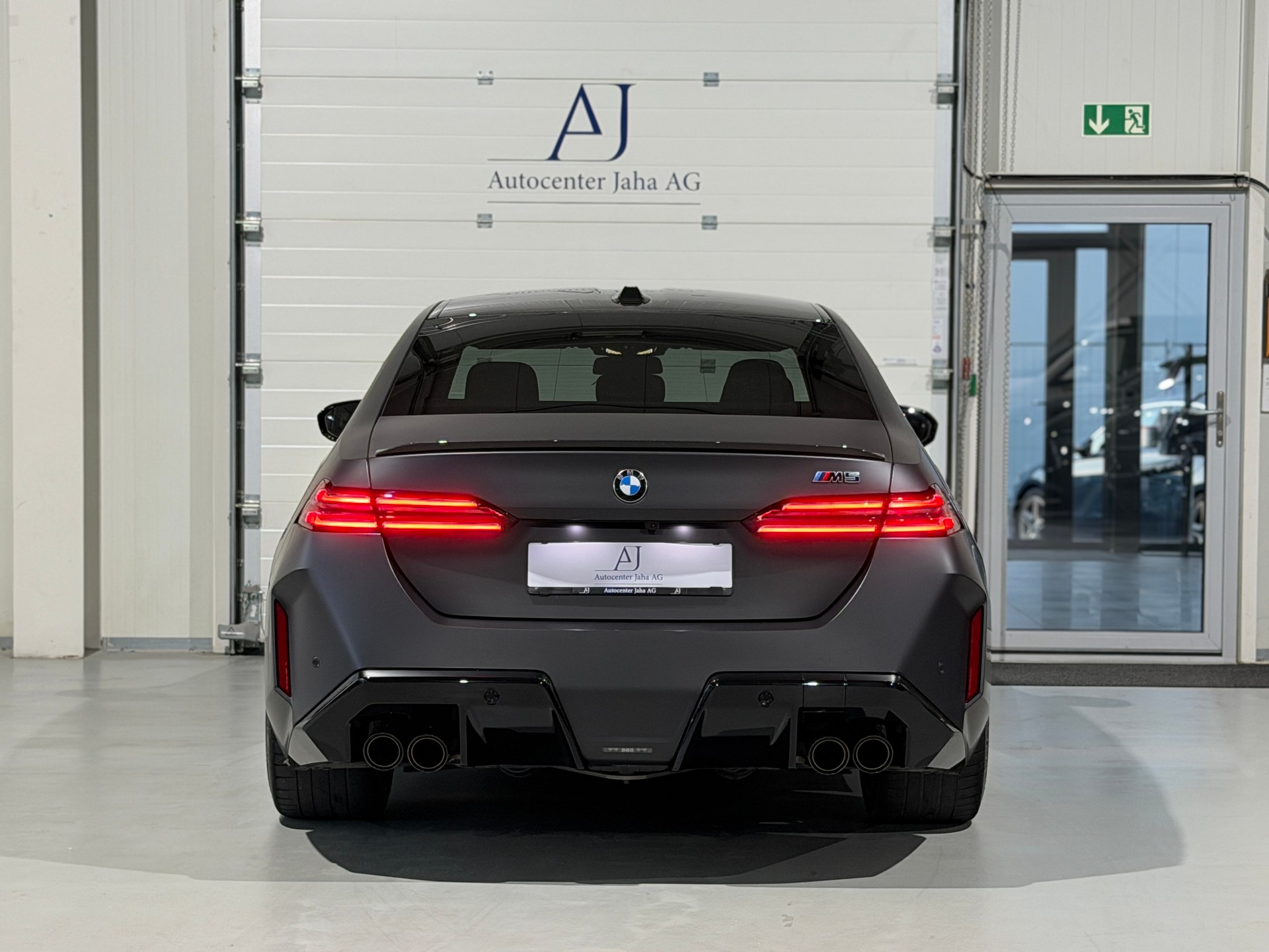 BMW M5 xDrive / CH-Fahrzeug inkl. Werksgarantie 02/2029 / PPF Folie ab Werk / Carbon Pack-image-24
