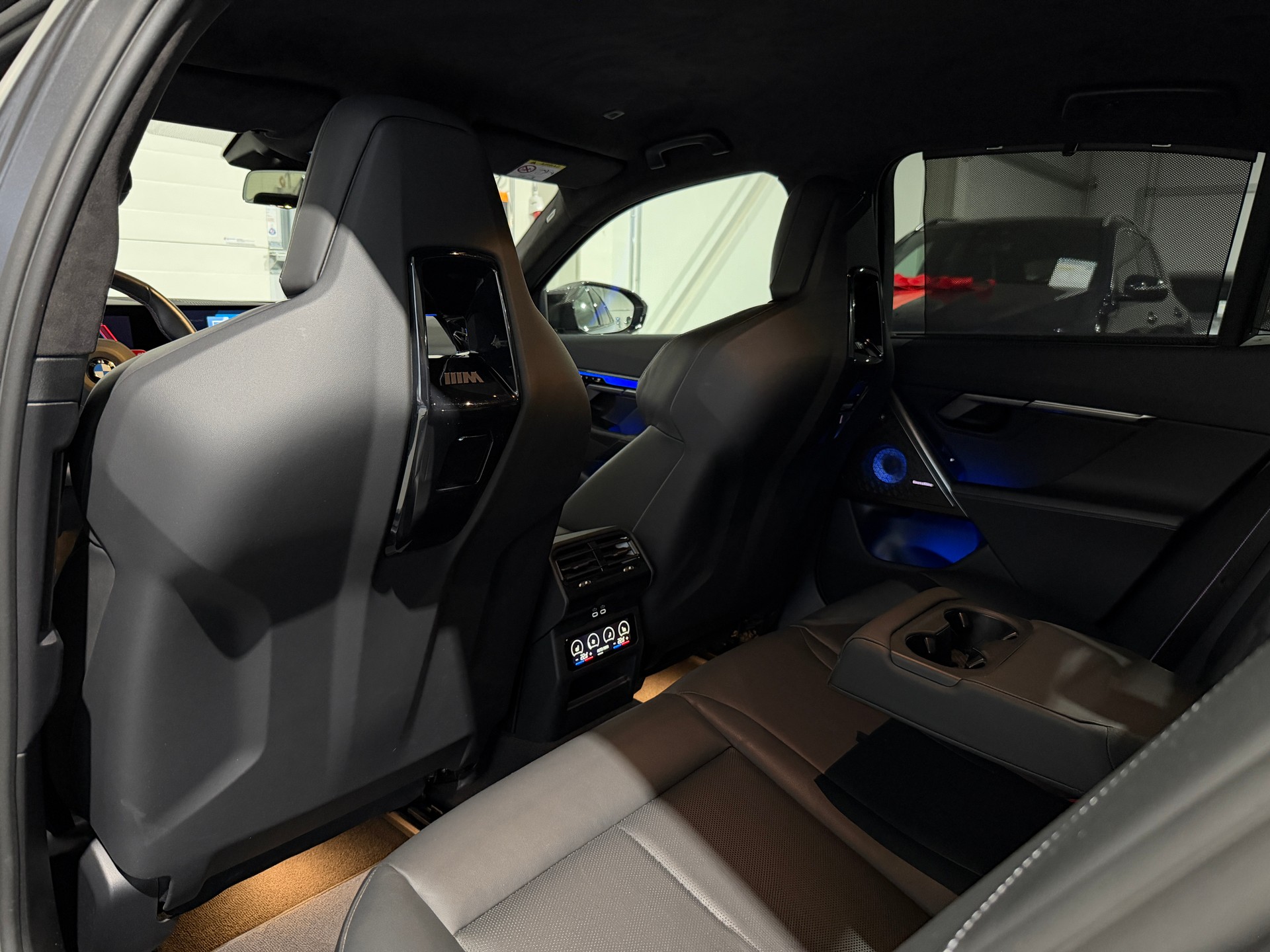 BMW M5 xDrive / CH-Fahrzeug inkl. Werksgarantie 02/2029 / PPF Folie ab Werk / Carbon Pack-image-17