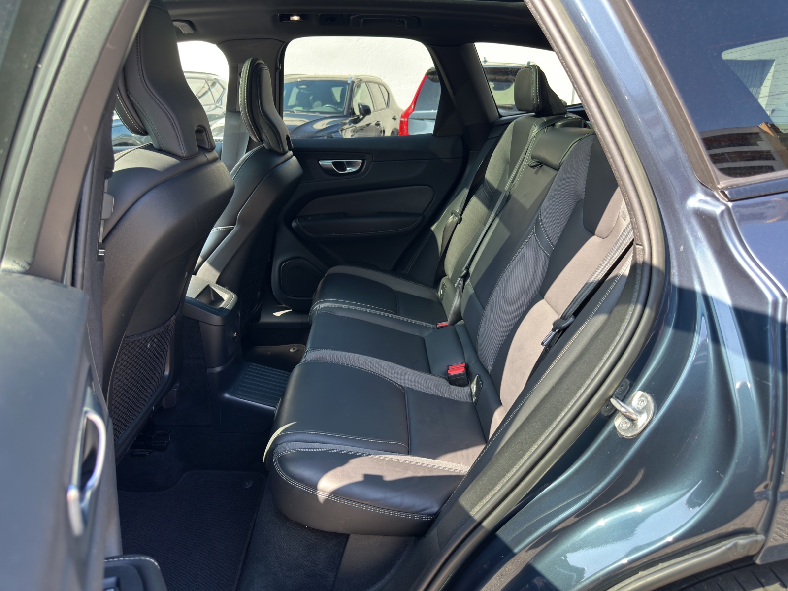 VOLVO XC60 2.0 T6 TE Ultimate Dark eAWD-image-17