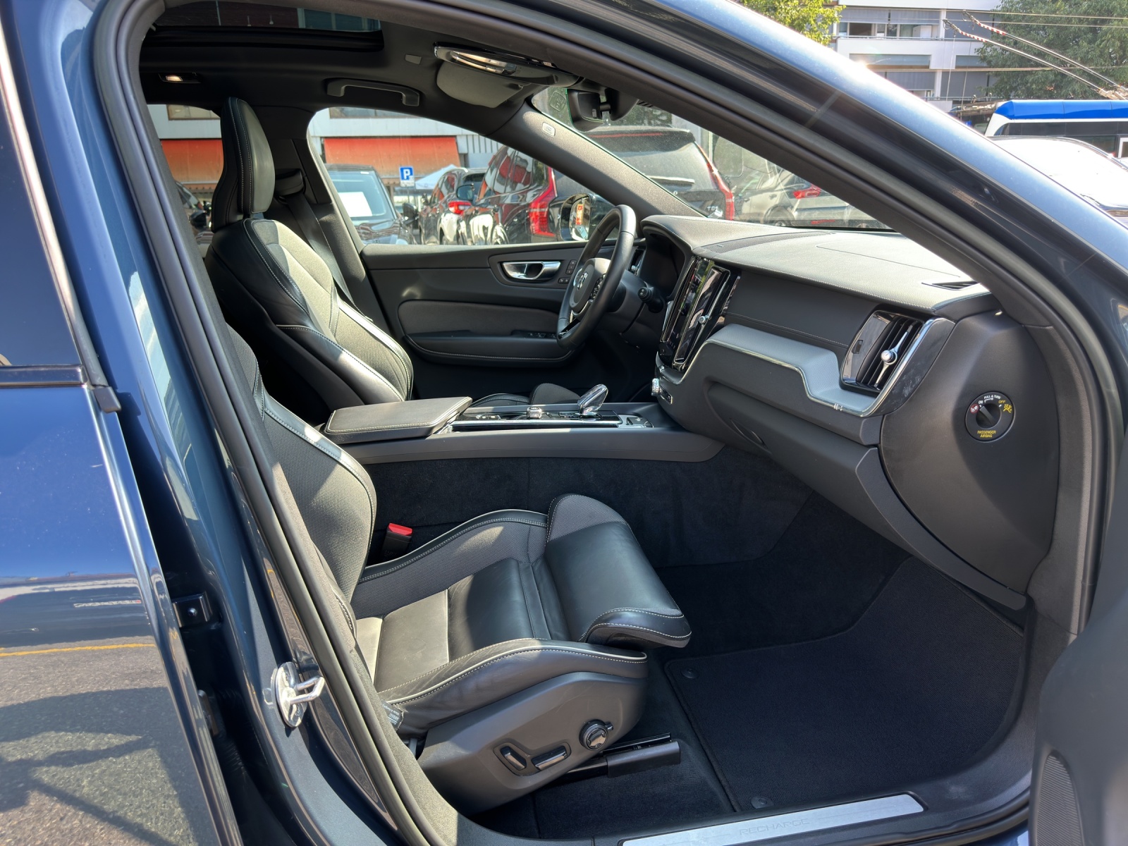 VOLVO XC60 2.0 T6 TE Ultimate Dark eAWD-image-18