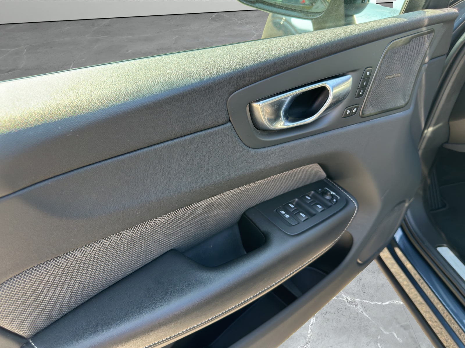 VOLVO XC60 2.0 T6 TE Ultimate Dark eAWD-image-9
