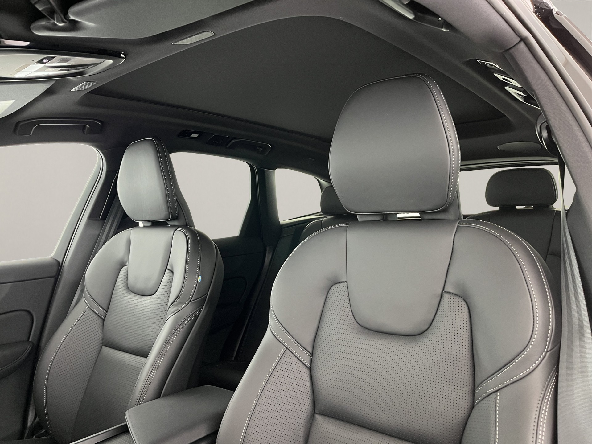 VOLVO XC60 2.0 T8 TE Black Edition eAWD-image-17