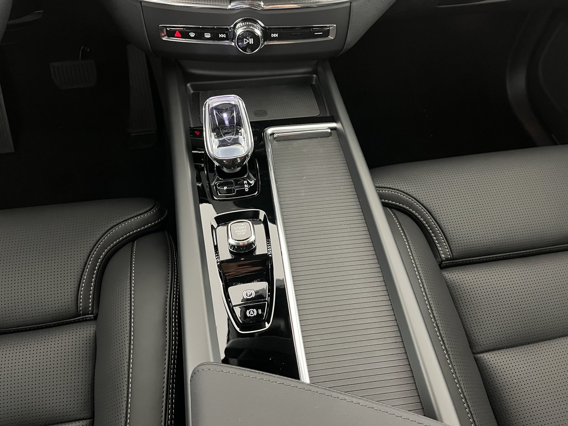 VOLVO XC60 2.0 T8 TE Black Edition eAWD-image-14