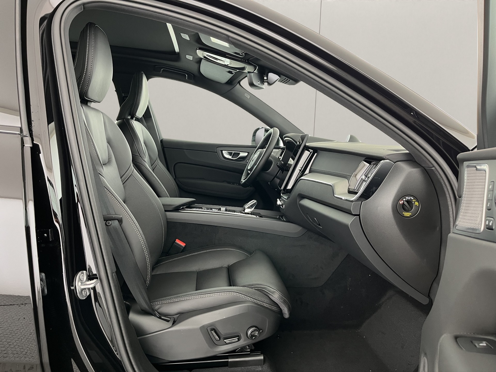 VOLVO XC60 2.0 T8 TE Black Edition eAWD-image-13