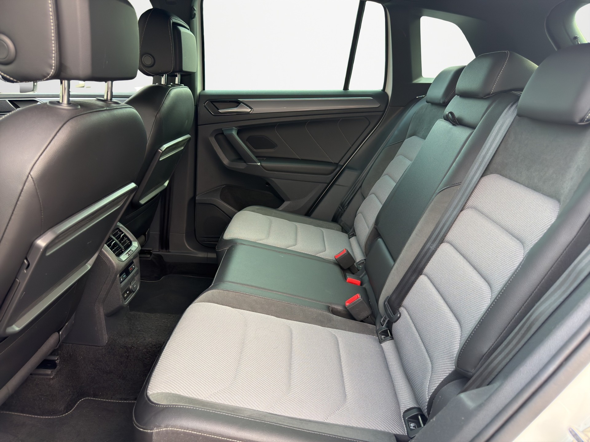 VW Tiguan 2.0TSI Highline 4Motion DSG-image-11