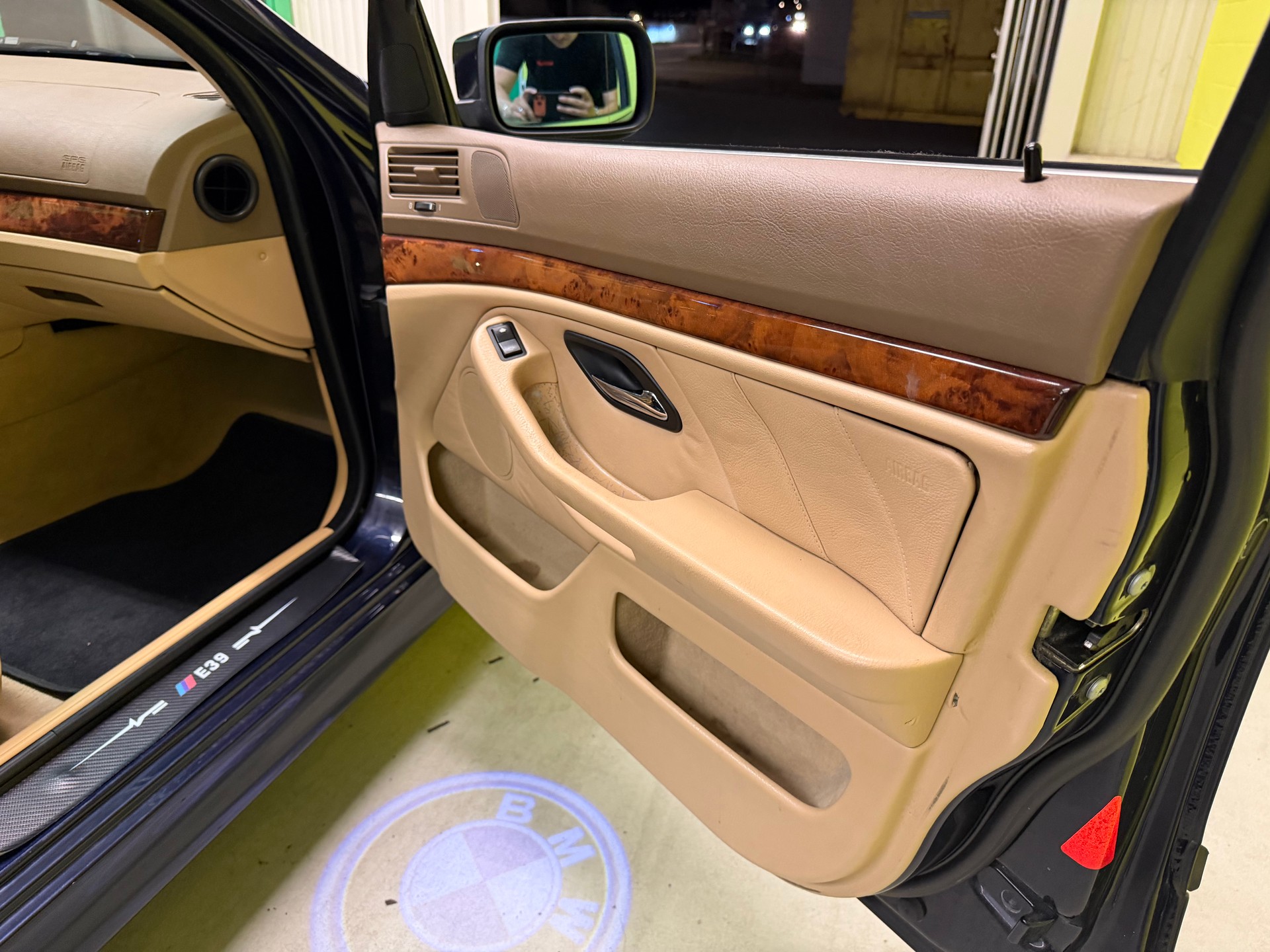 BMW 523i-image-6