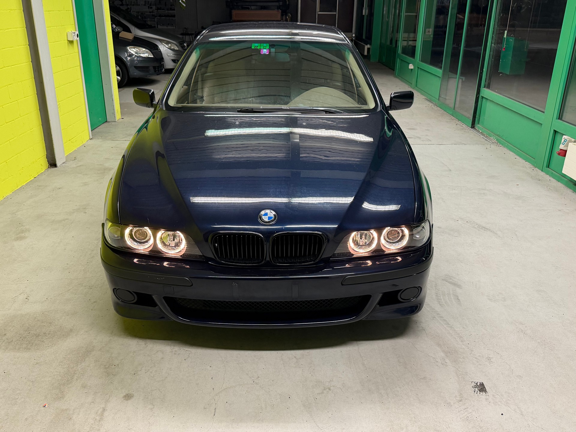 BMW 523i-image-3