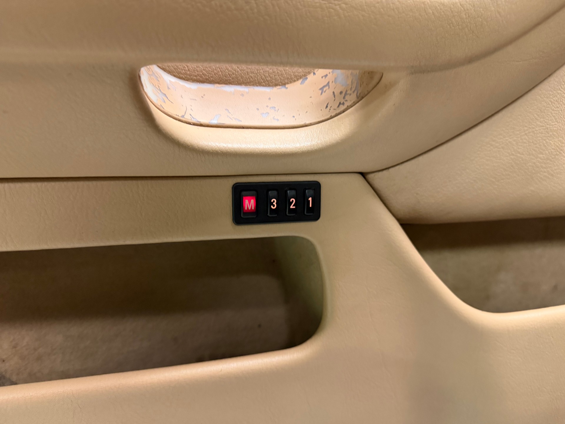 BMW 523i-image-21