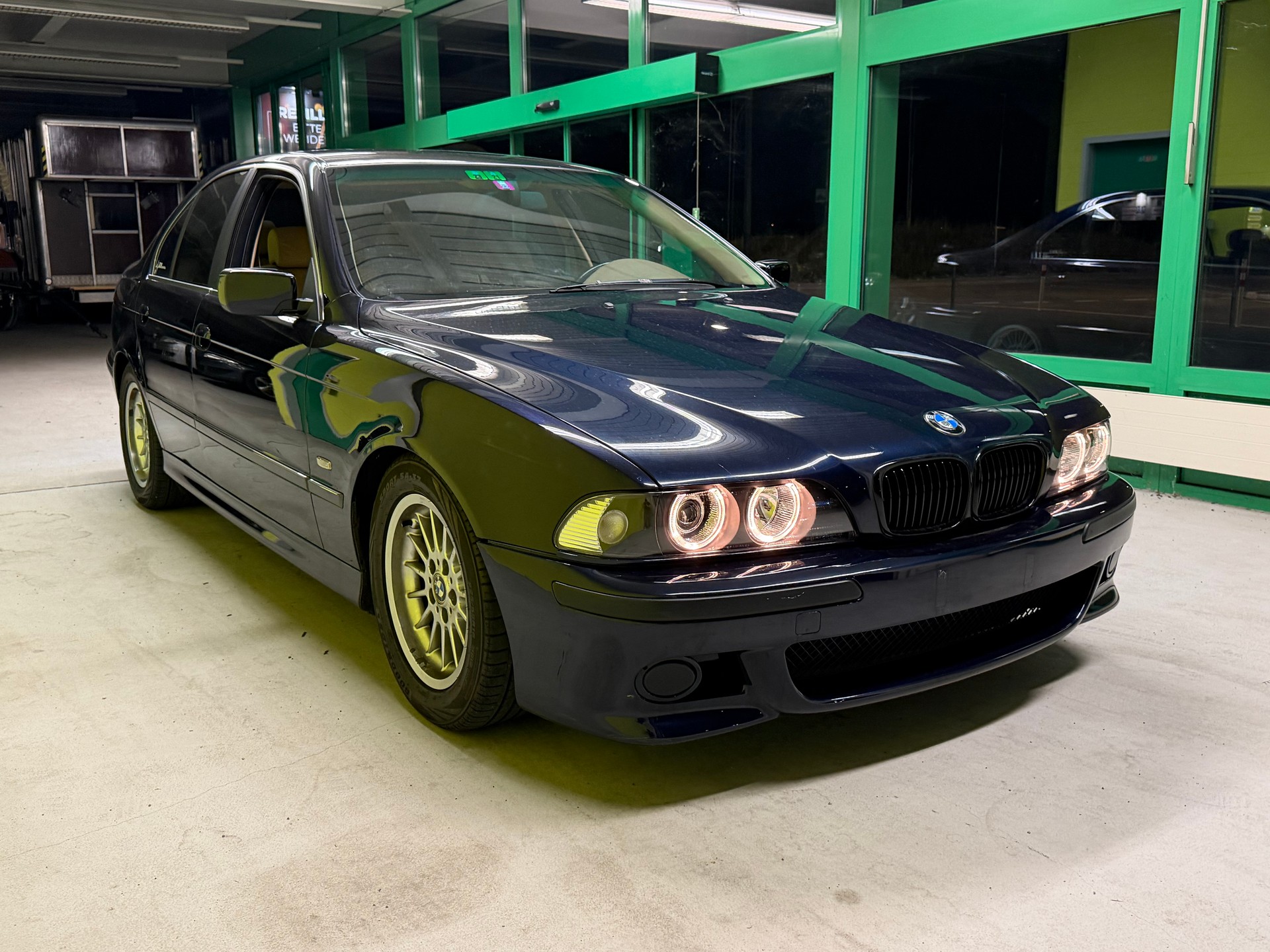 BMW 523i-image-4