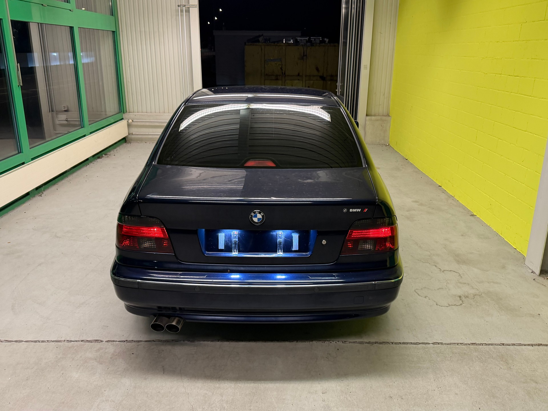 BMW 523i-image-22