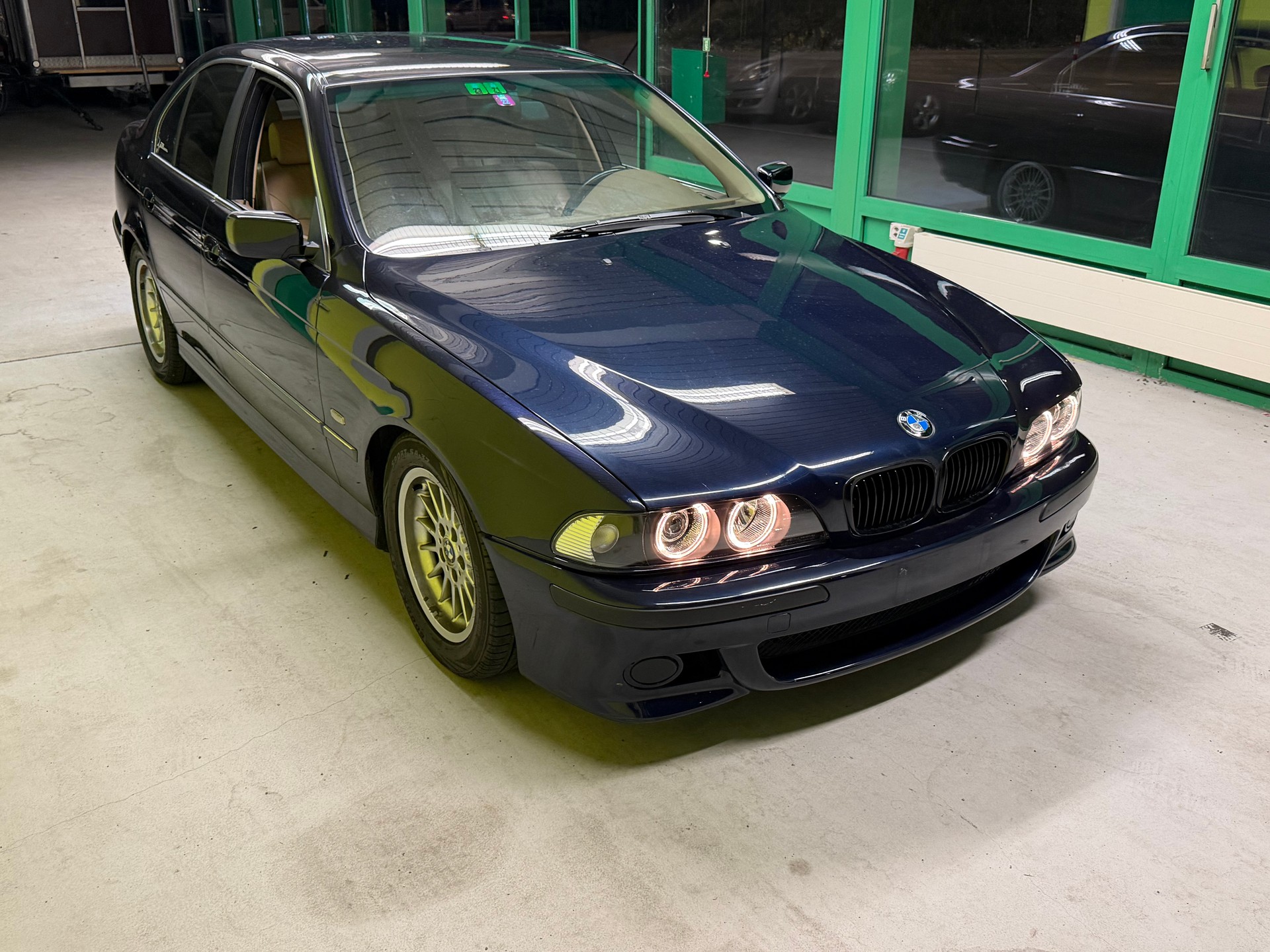 BMW 523i-image-5