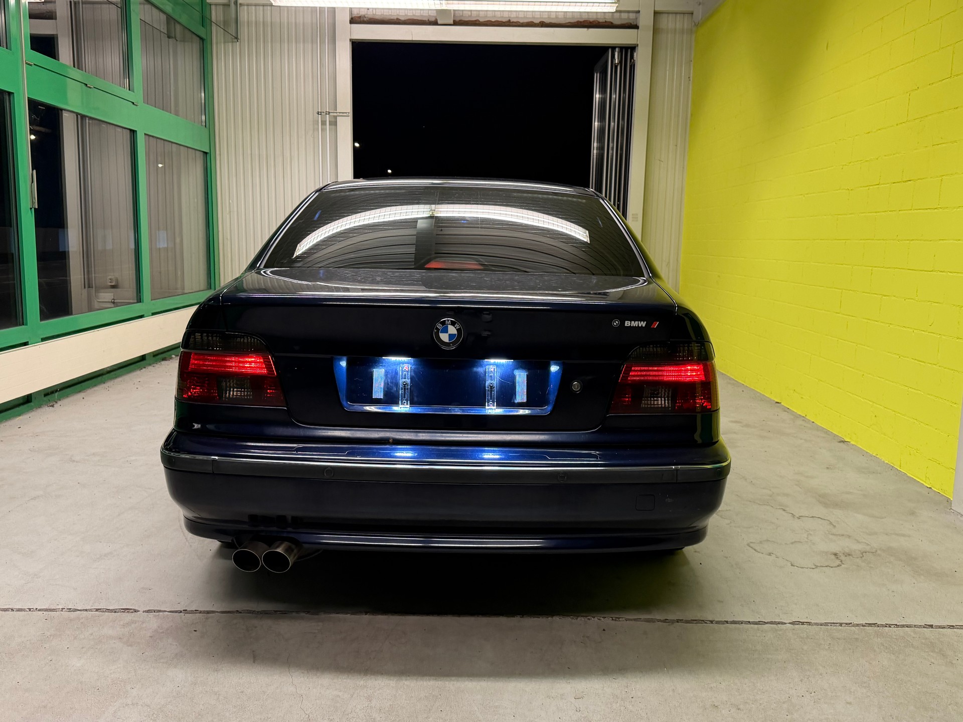 BMW 523i-image-23