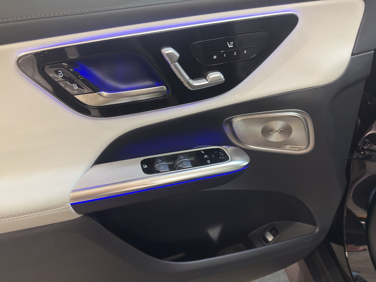 MERCEDES-BENZ GLC 300 4M - Coupé - AMG / DISTRONIC / 360 Grad Kamera / DIGITAL Light-image-12