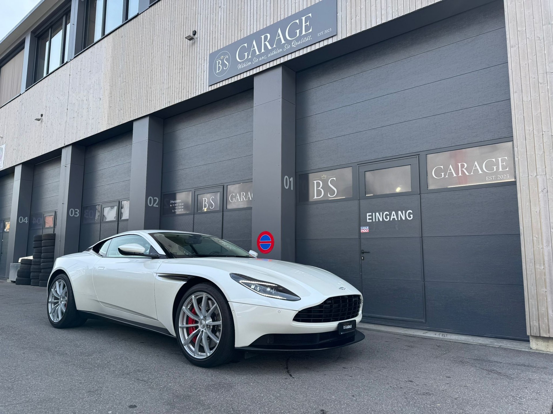 ASTON MARTIN DB11