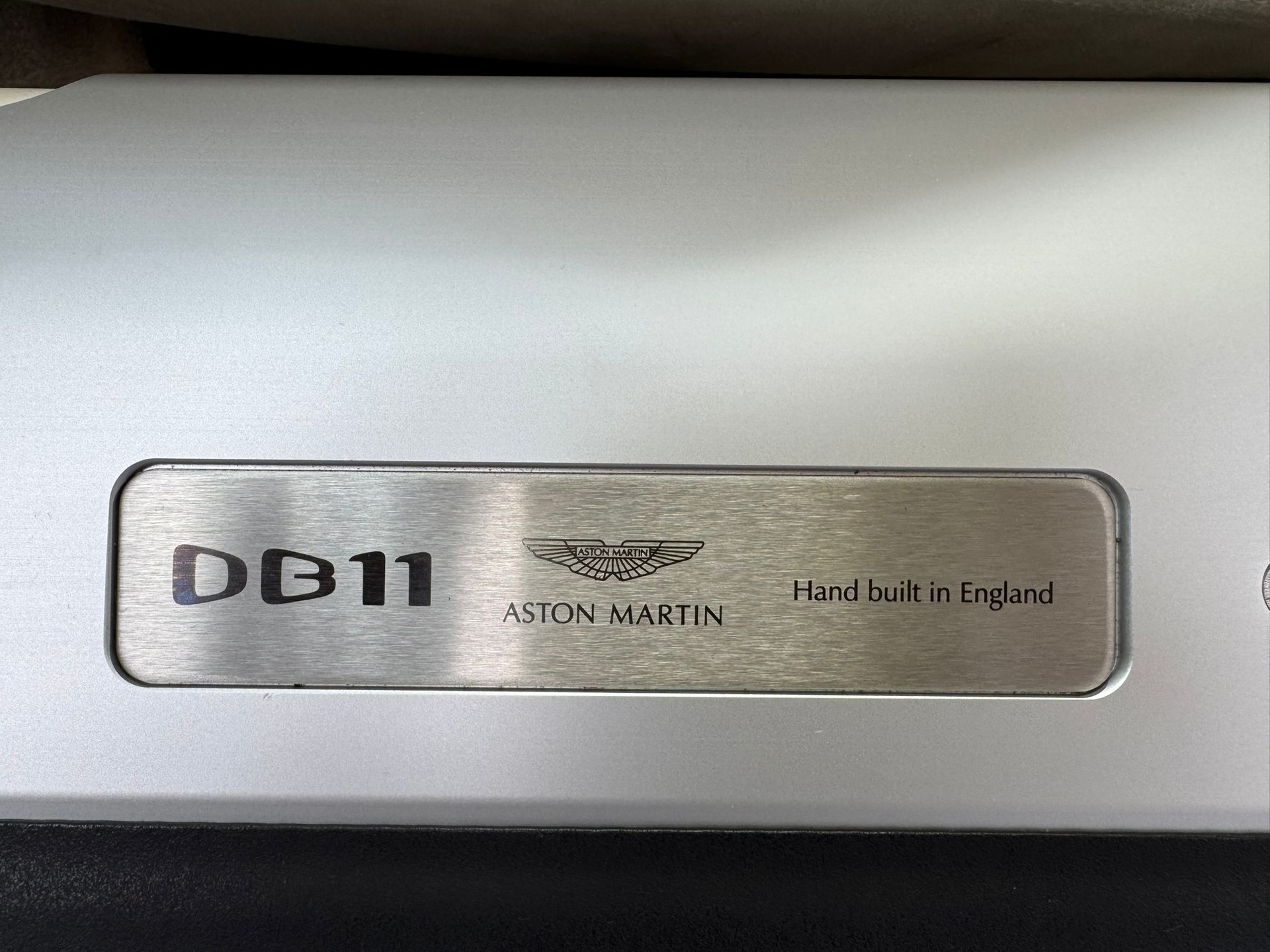 ASTON MARTIN DB11-image-12