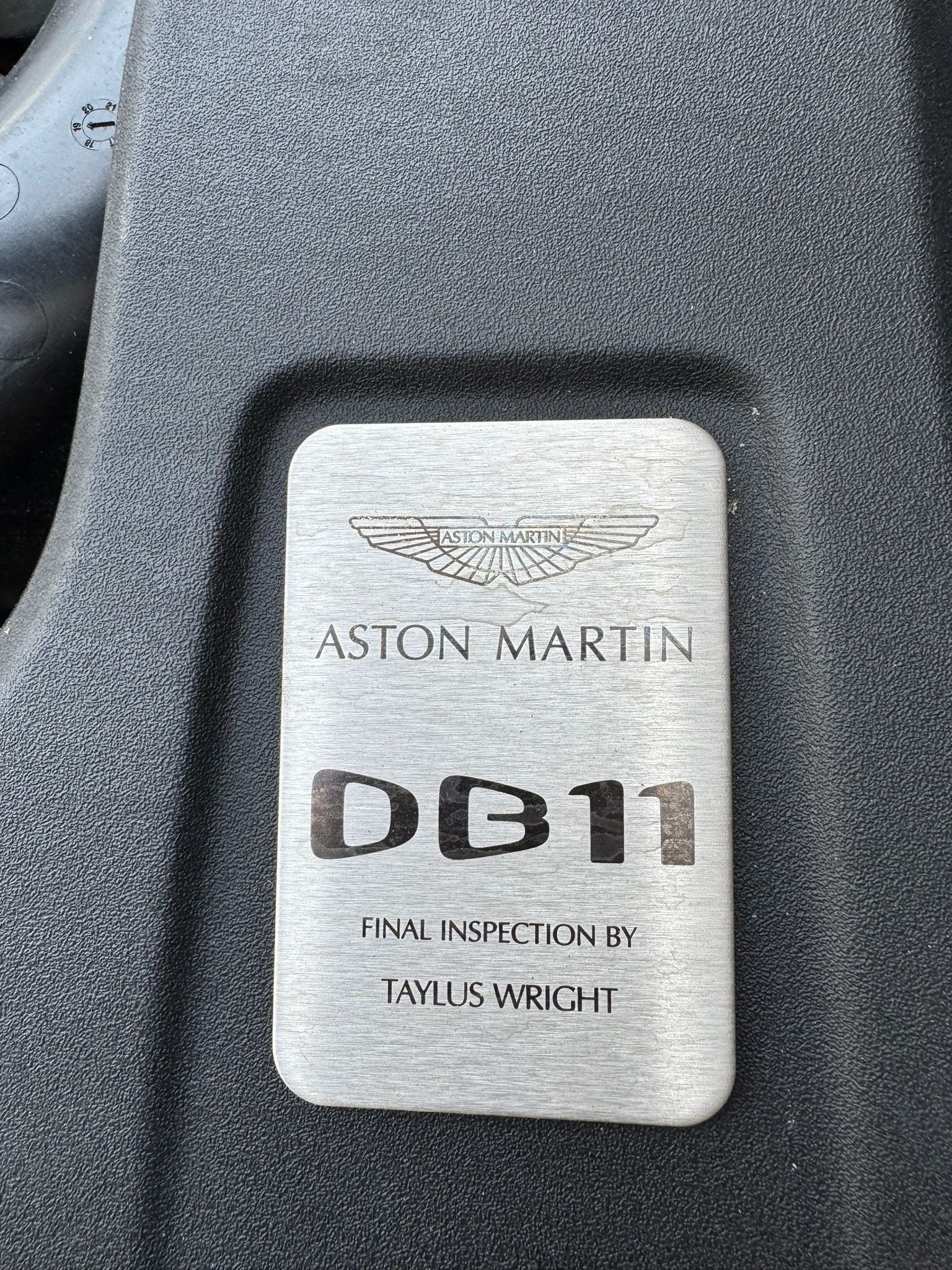 ASTON MARTIN DB11-image-4