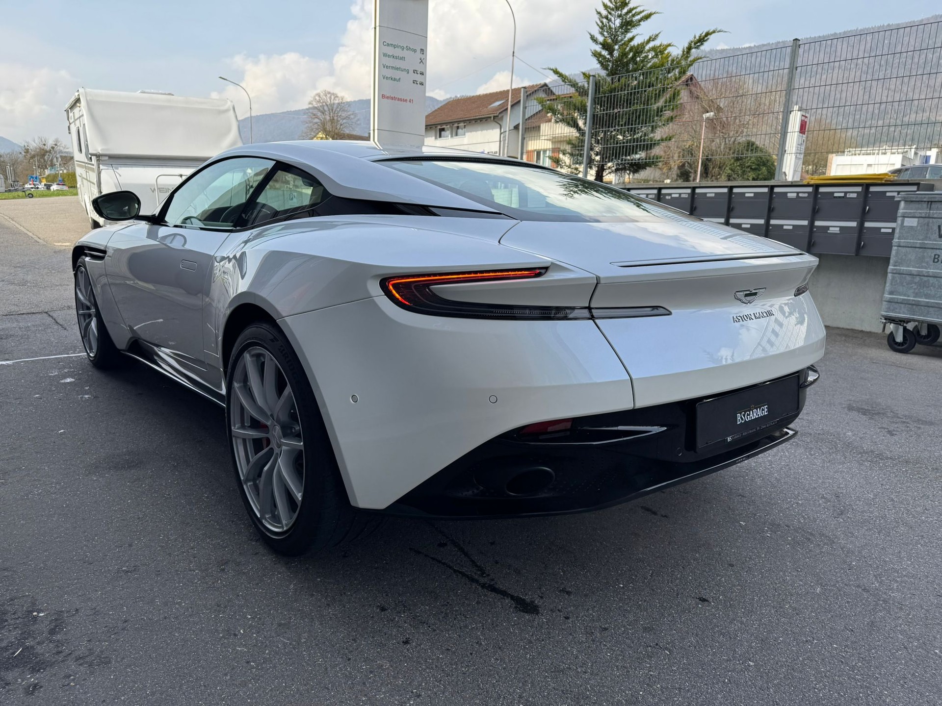 ASTON MARTIN DB11-image-6