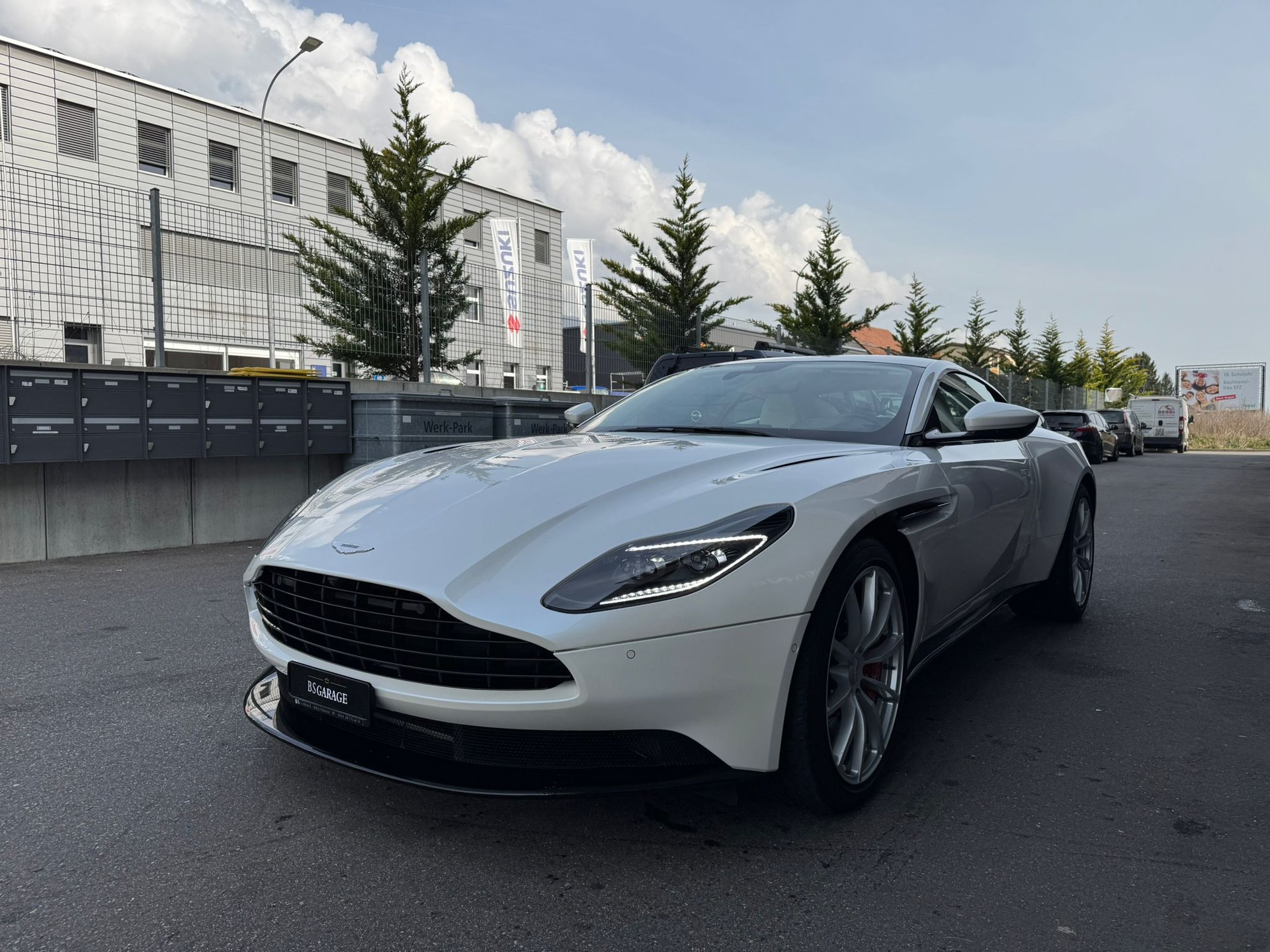 ASTON MARTIN DB11-image-1