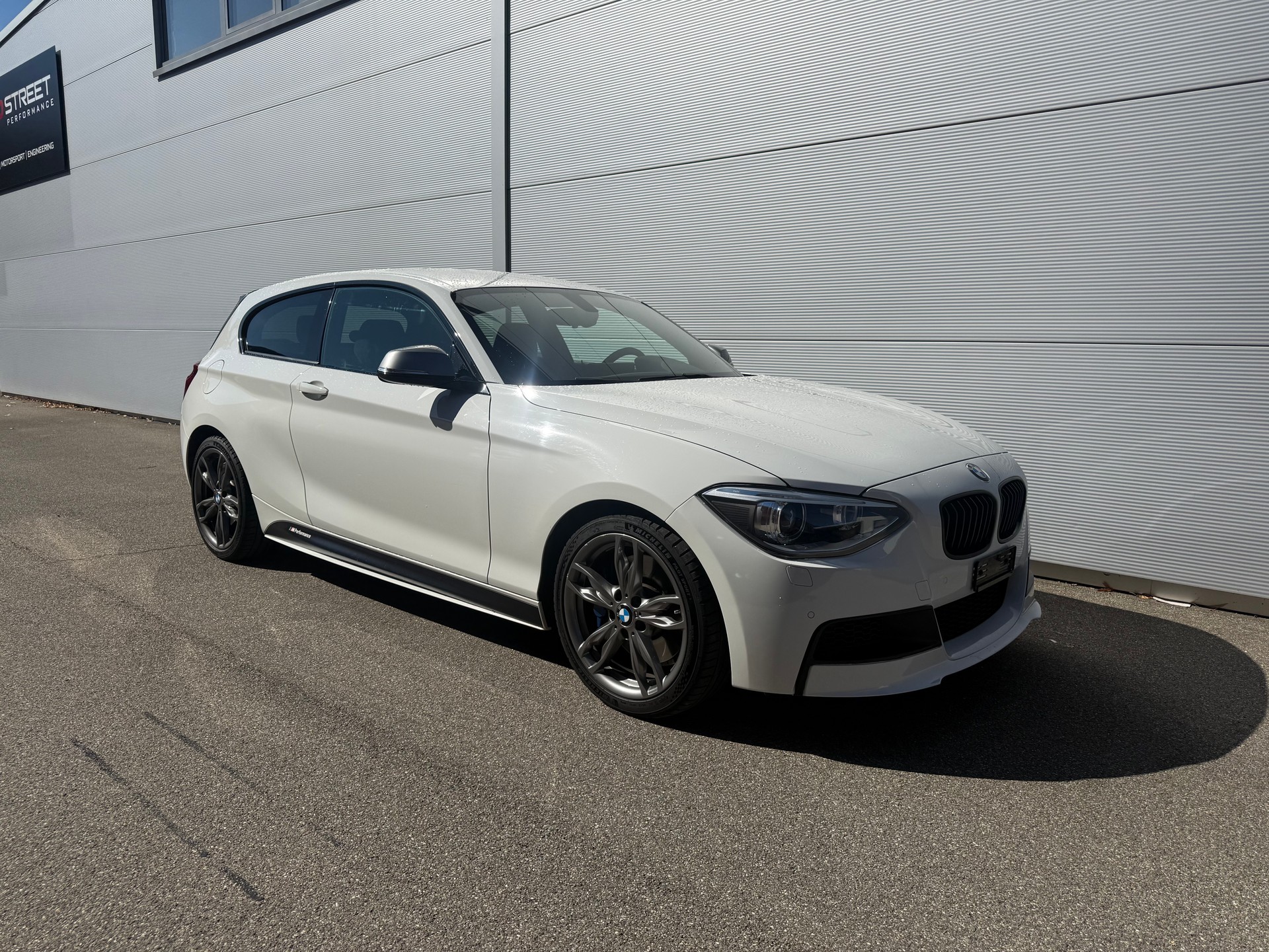 BMW M135i xDrive Steptronic-image-1