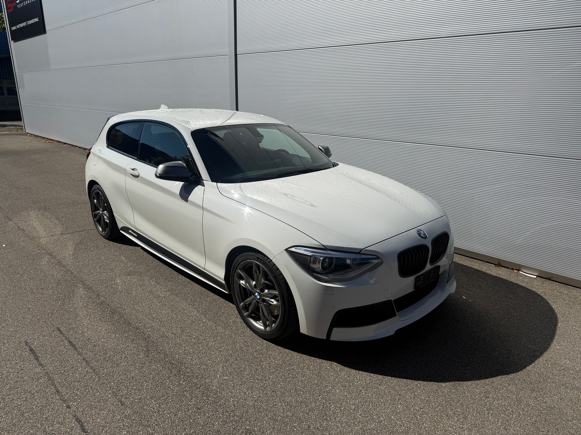 BMW M135i xDrive Steptronic-image-0