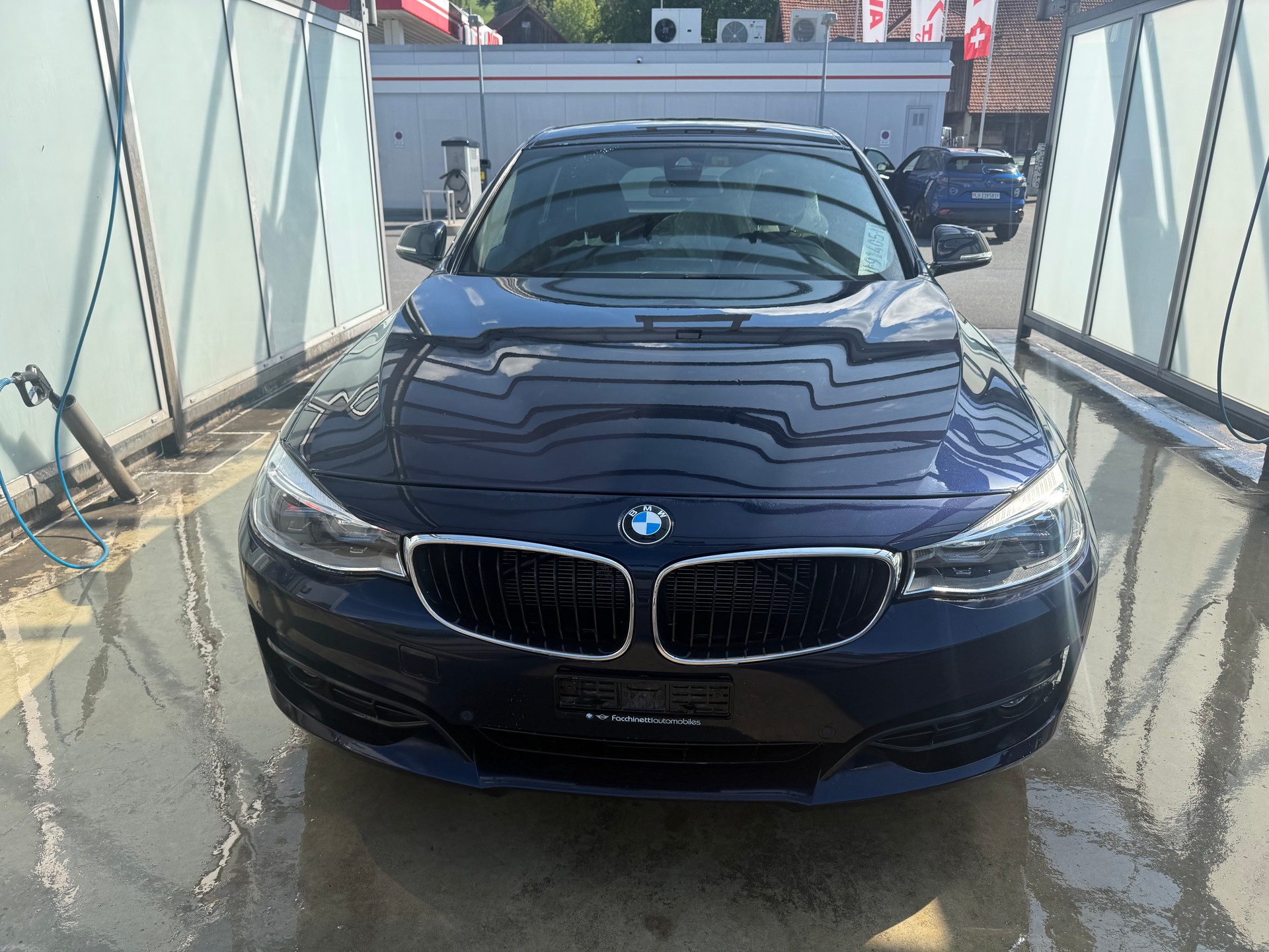 BMW 320d GT xDrive Luxury Line Steptronic-showroom-element-1