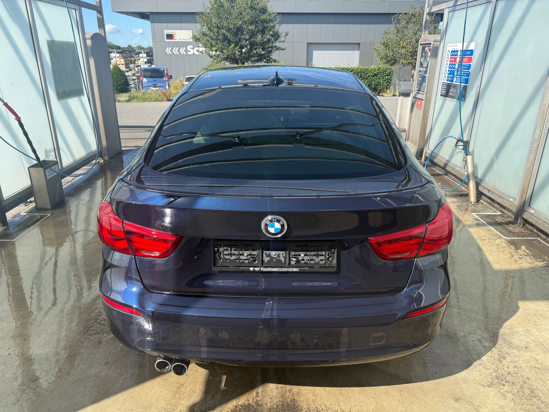 BMW 320d GT xDrive Luxury Line Steptronic-image-4