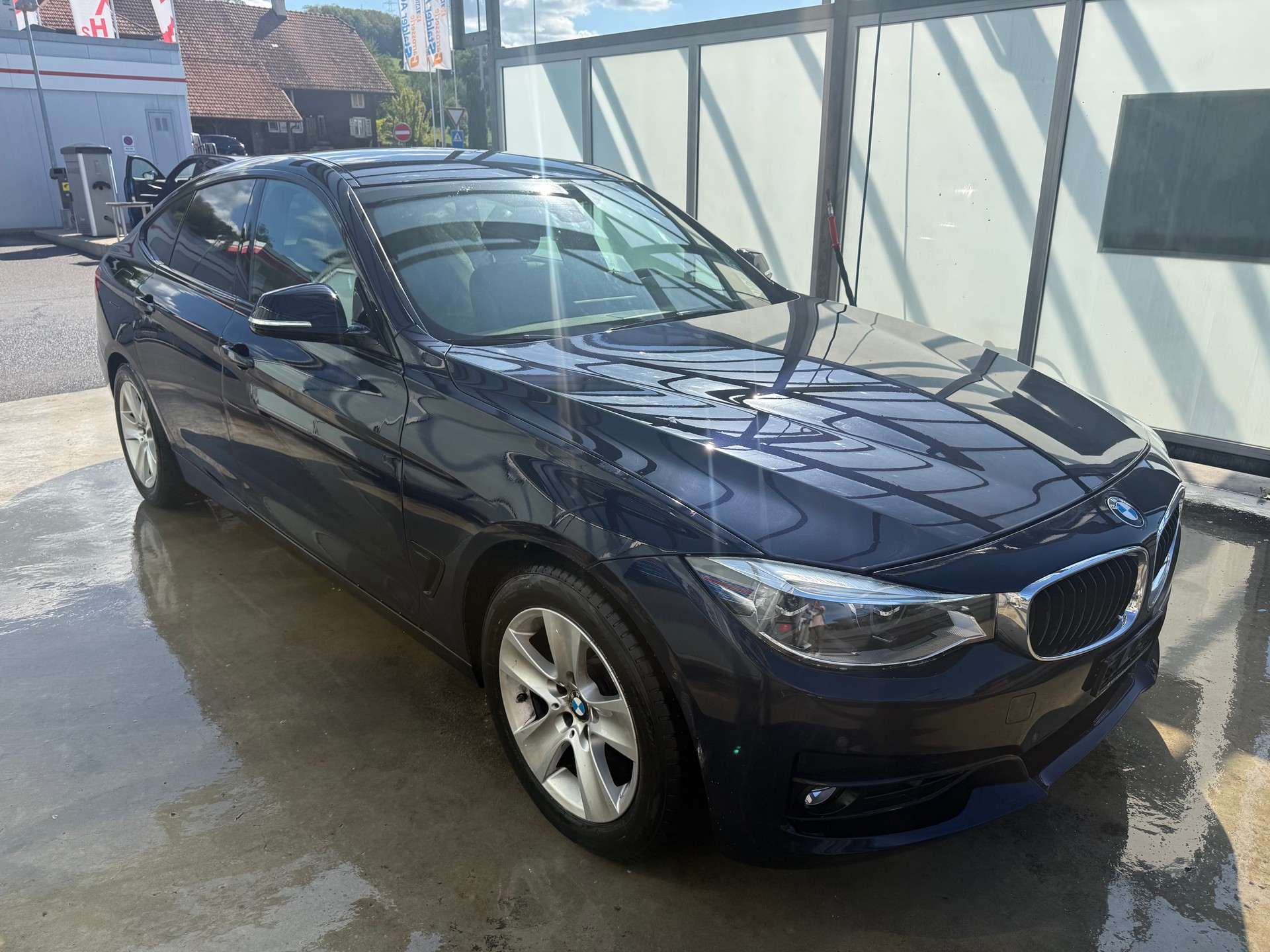 BMW 320d GT xDrive Luxury Line Steptronic-showroom-element-2
