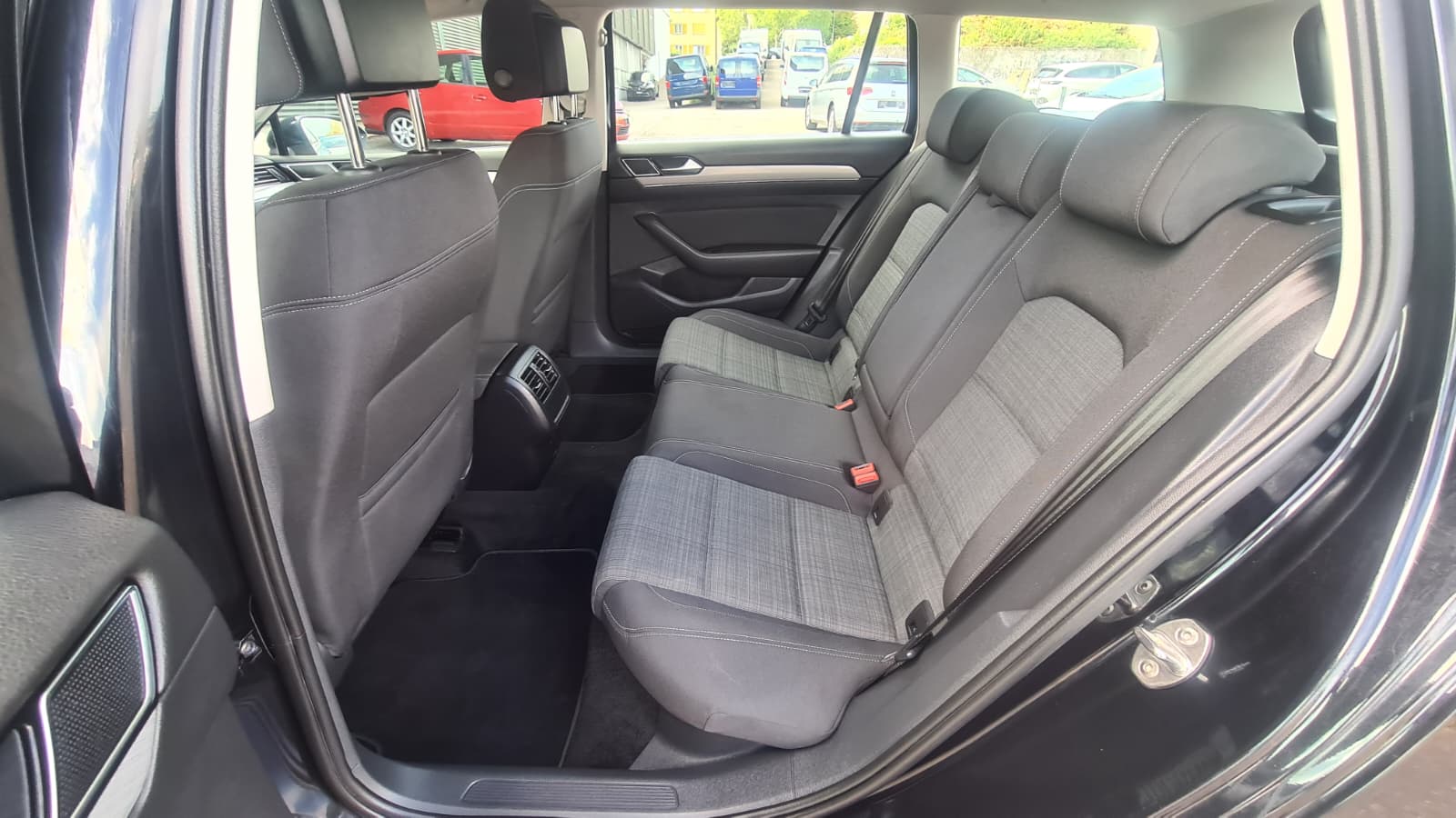 VW Passat Variant 2.0 TDI Business DSG ** Gr-Navi **RF-Kamera ** Anh-Kupplung ** Sitzmemory ** ACC ** Frisch Ab MFK & Service **-image-20