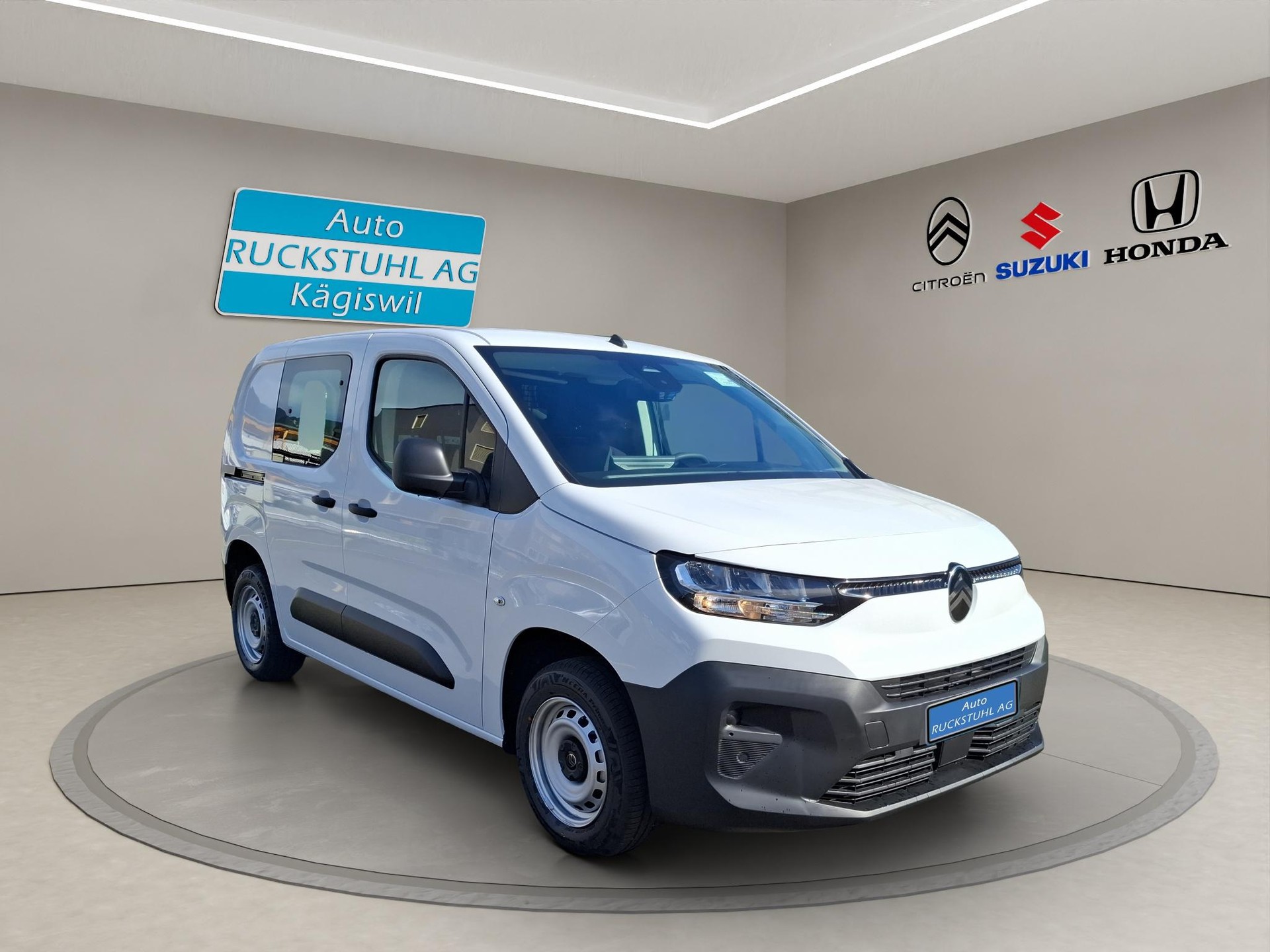 CITROEN Citroën Berlingo M 1.2 PureTech 110 First S/S-image-1