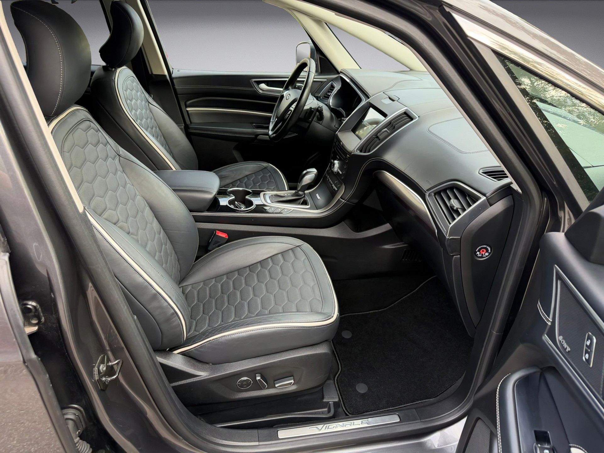 FORD S-Max 2.0 TDCi Vignale AWD PowerShift-image-13