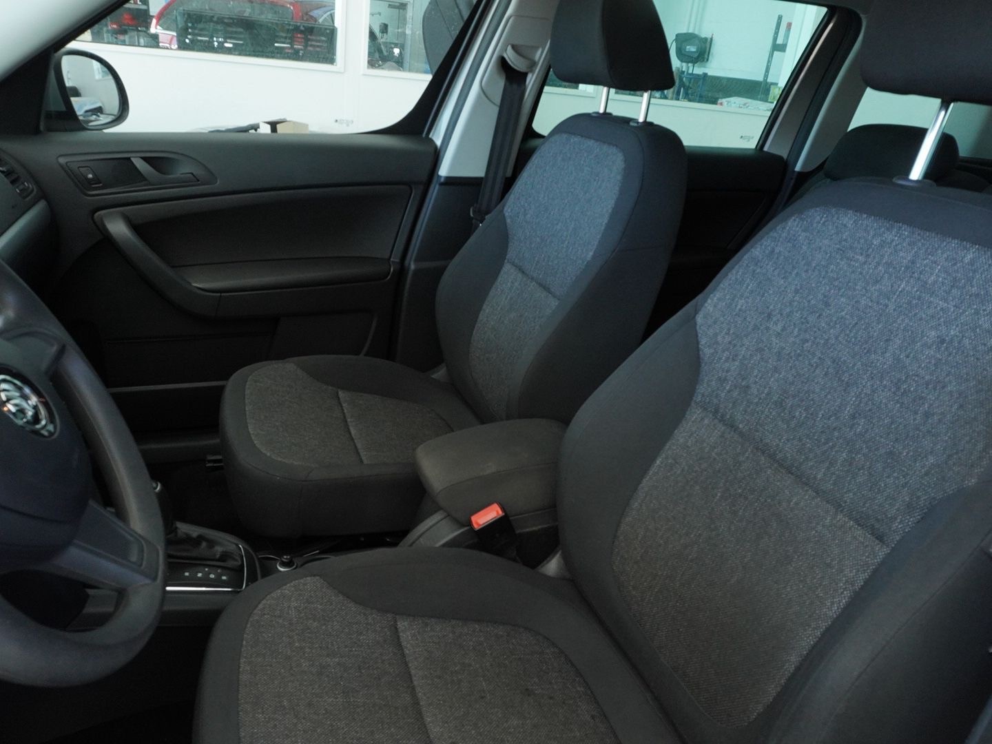 SKODA Yeti 1.4 TSI Active 4x2 DSG-image-3
