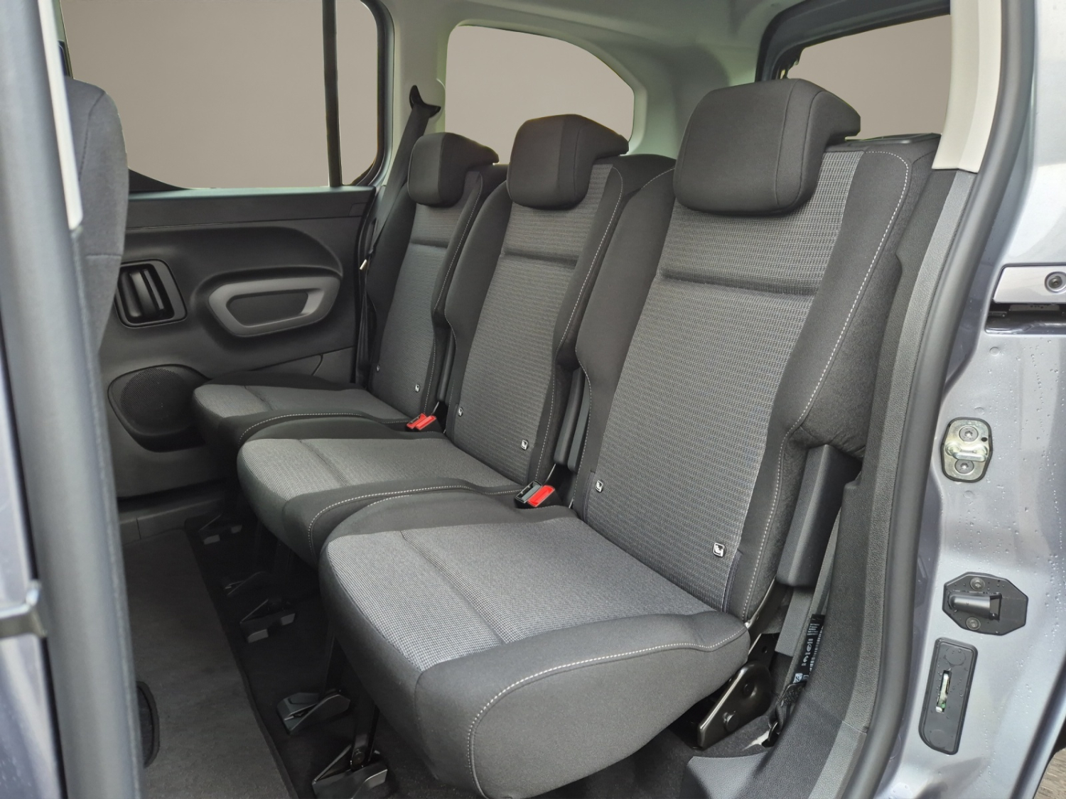 TOYOTA Proace City Verso L2 1.5 HDi 130 Trend-image-9