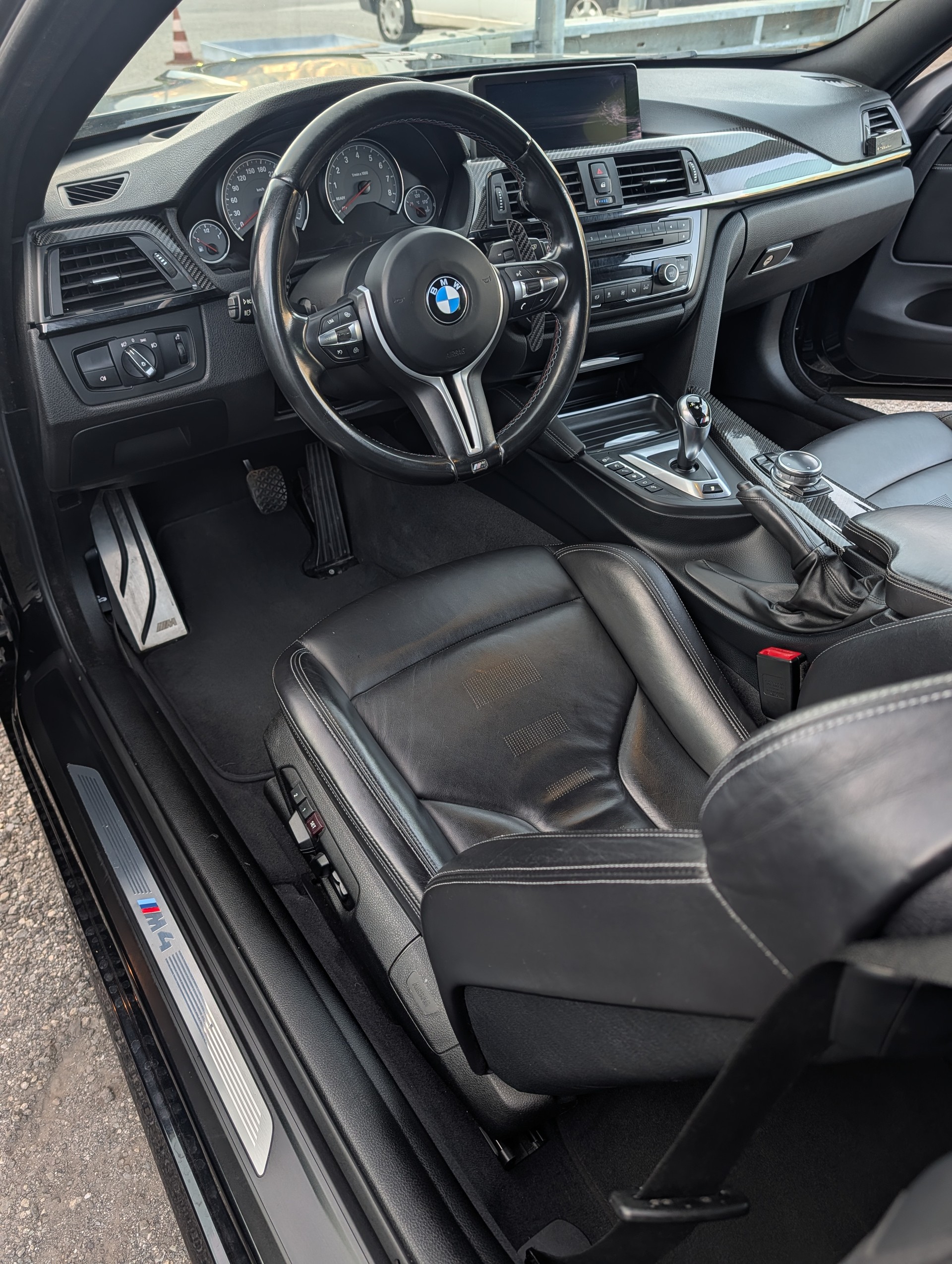 BMW M4-image-3