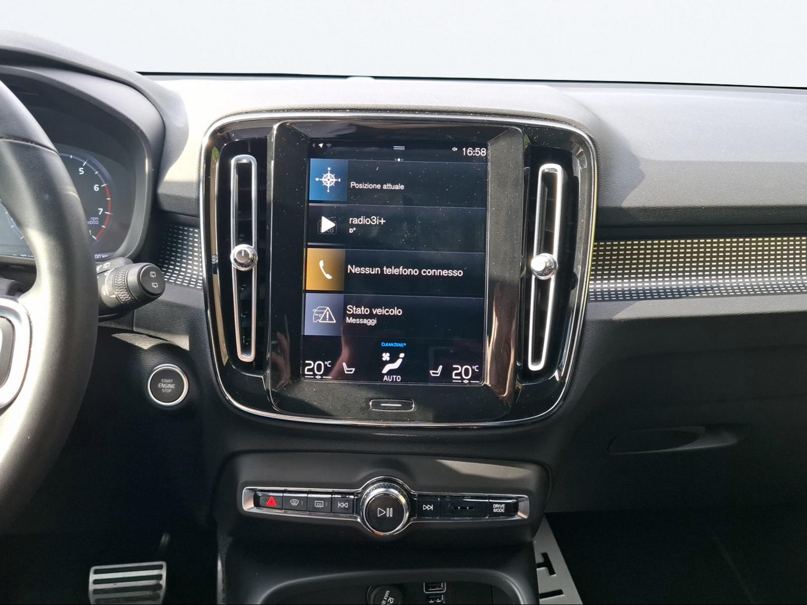 VOLVO XC40 B4 Benzin Mild Hybrid AWD R-Design Geartronic-image-12